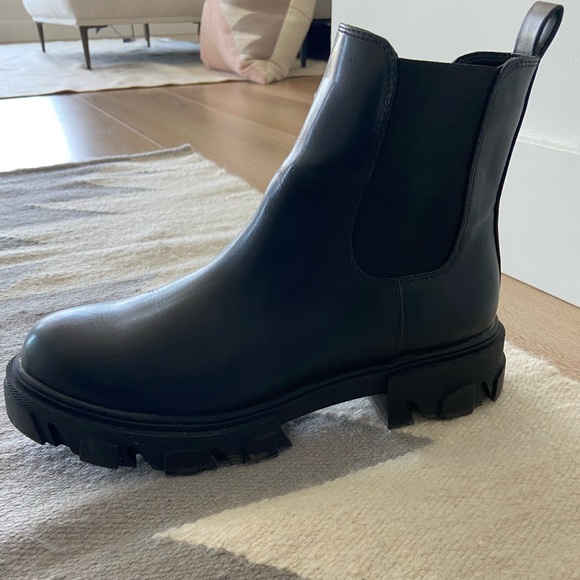 Chelsea Boot - Picture 5 of 6